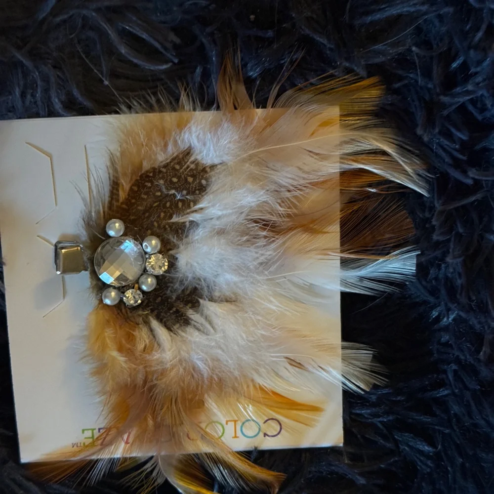 N/A elegant feathered